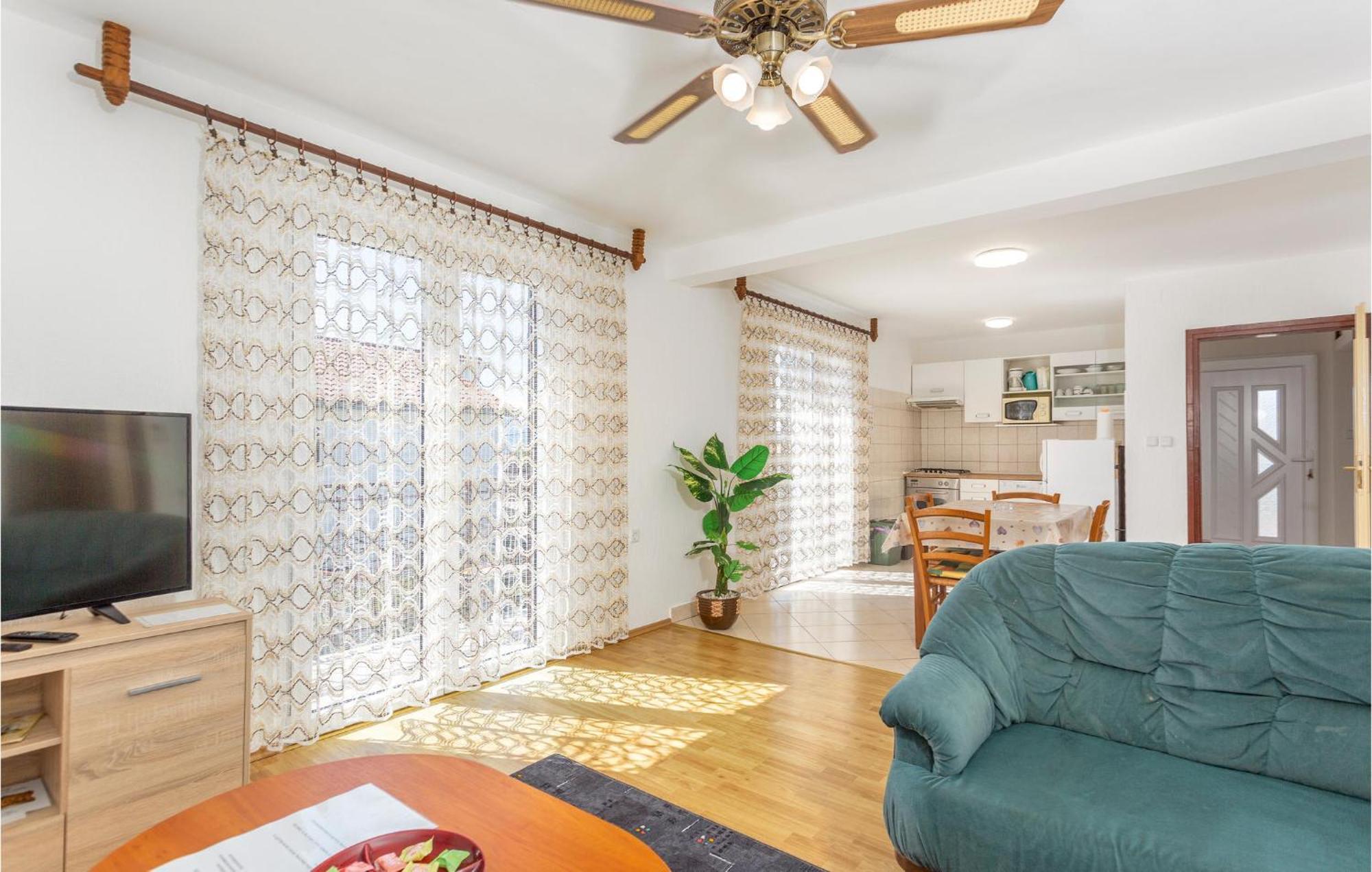 Lovely Apartment In Krk With Kitchen Brzac Екстер'єр фото