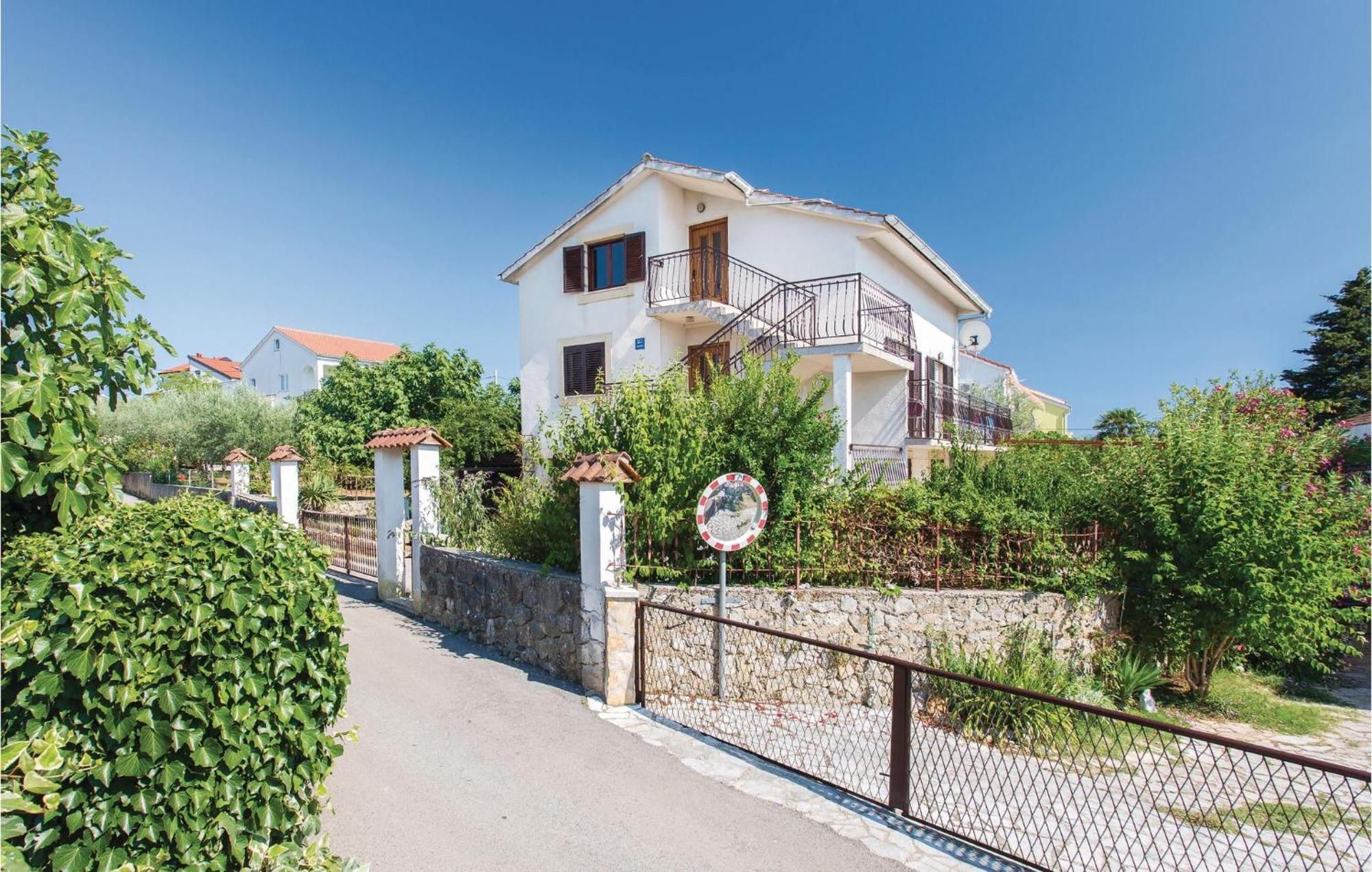 Lovely Apartment In Krk With Kitchen Brzac Екстер'єр фото