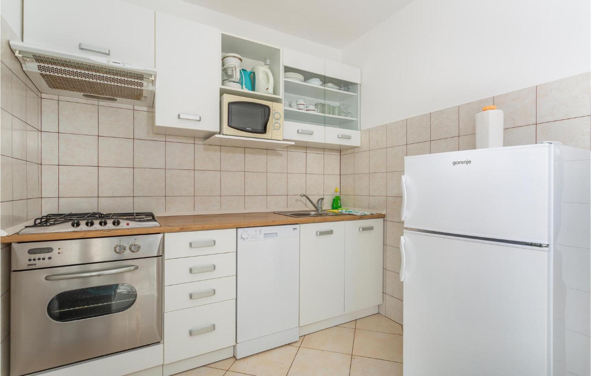 Lovely Apartment In Krk With Kitchen Brzac Екстер'єр фото