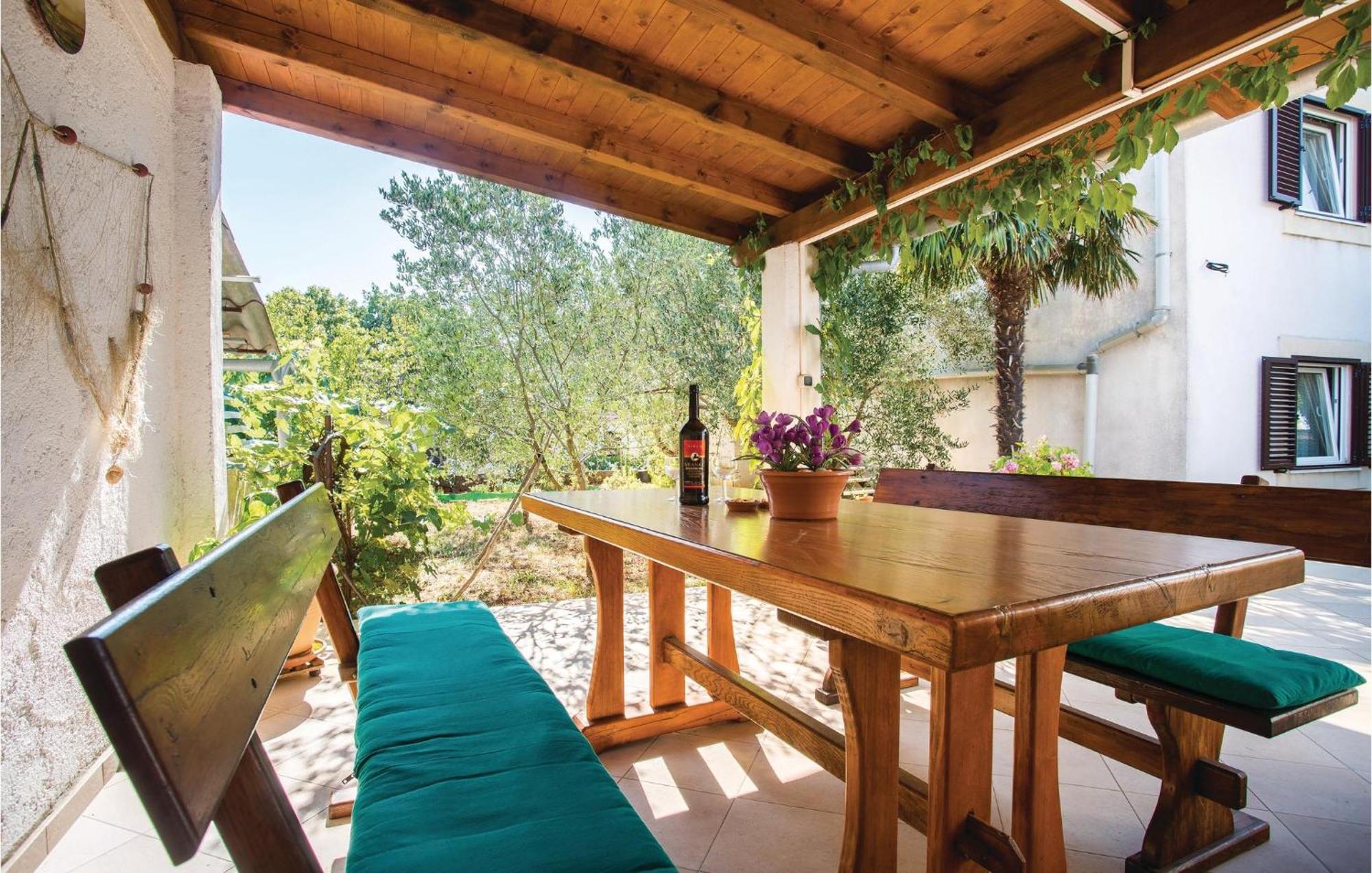 Lovely Apartment In Krk With Kitchen Brzac Екстер'єр фото
