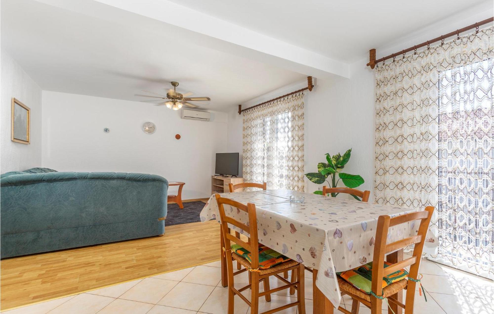 Lovely Apartment In Krk With Kitchen Brzac Екстер'єр фото