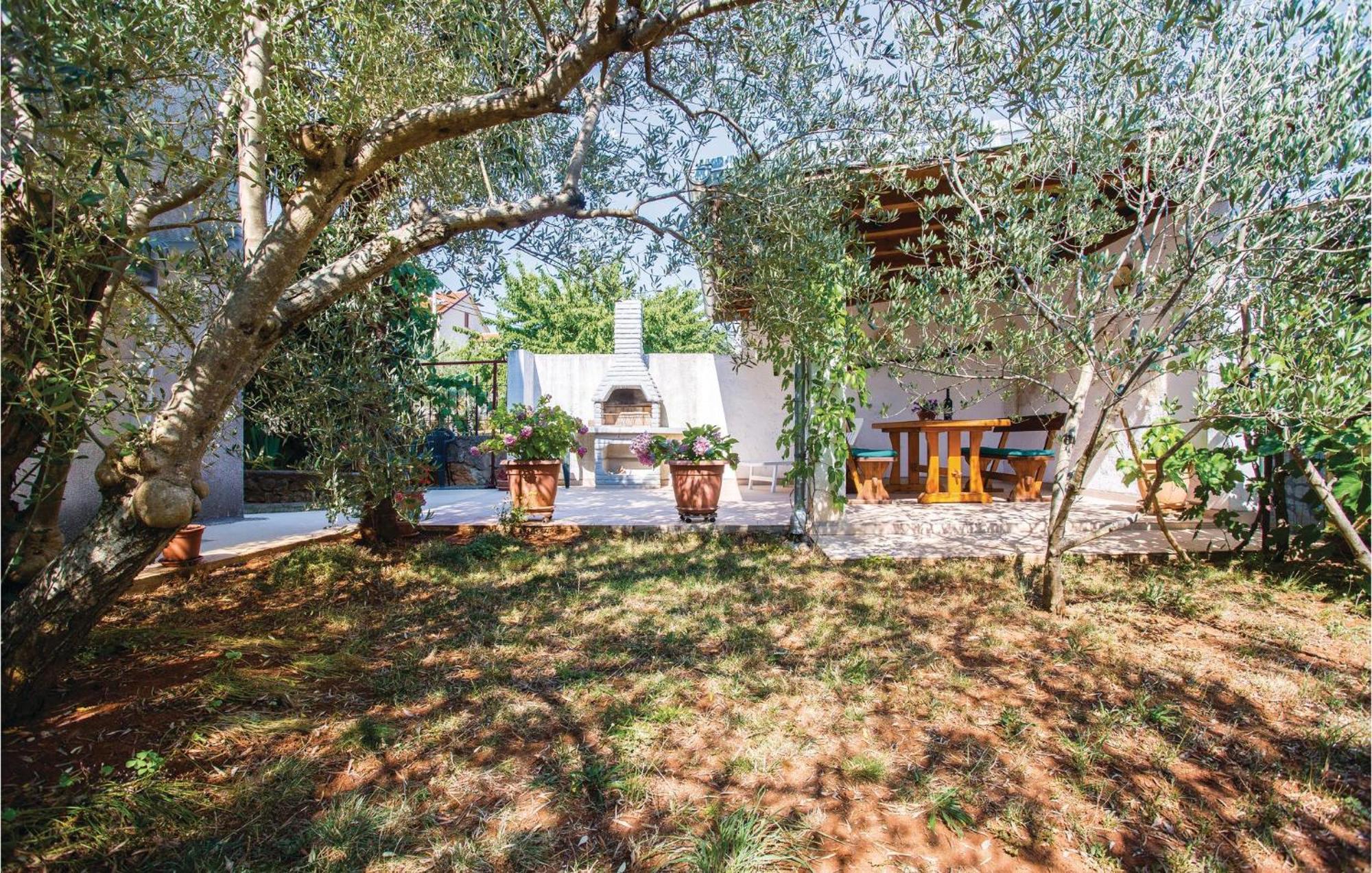 Lovely Apartment In Krk With Kitchen Brzac Екстер'єр фото